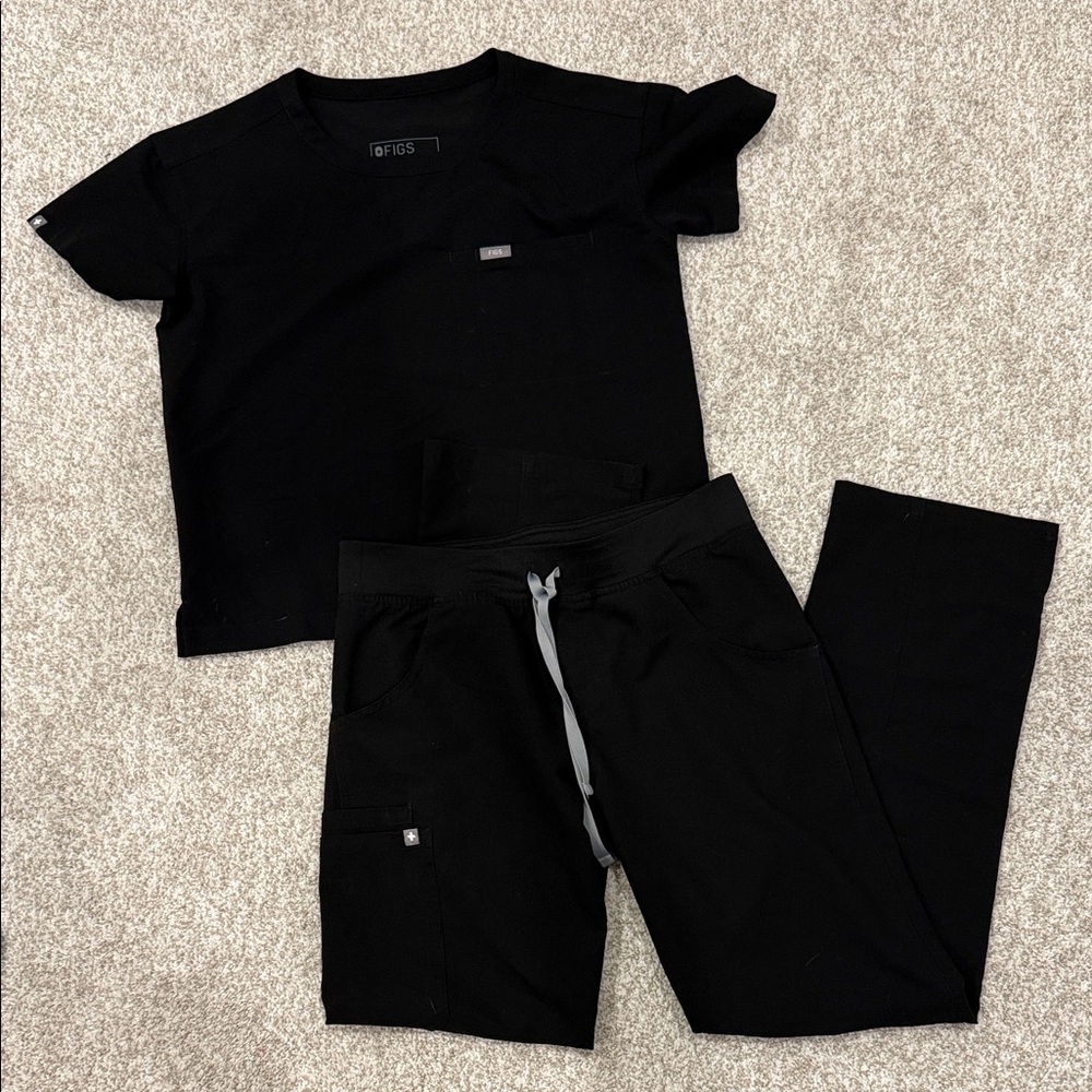 Women’s Figs scrubs set- Kade Cargo pant and limited edition top